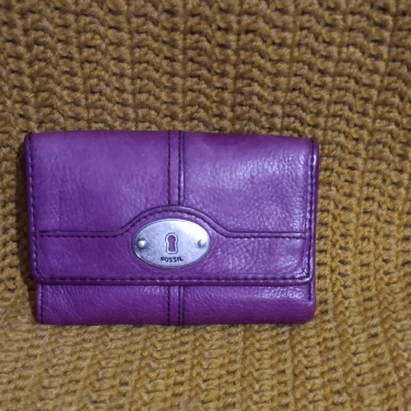 Fossil Violet Leather Wallet - Picture 1 of 6